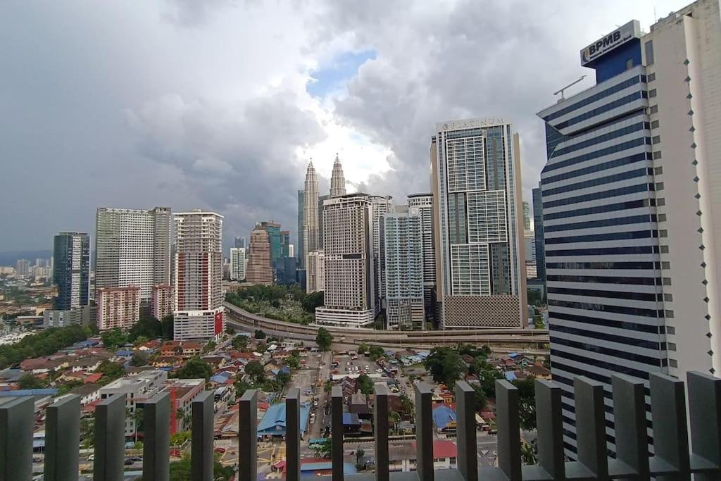 Col 171a Modern Balcony Klcc View & Infinity Pool Kuala Lumpur