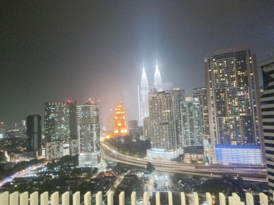 Col 171a Modern Balcony Klcc View & Infinity Pool